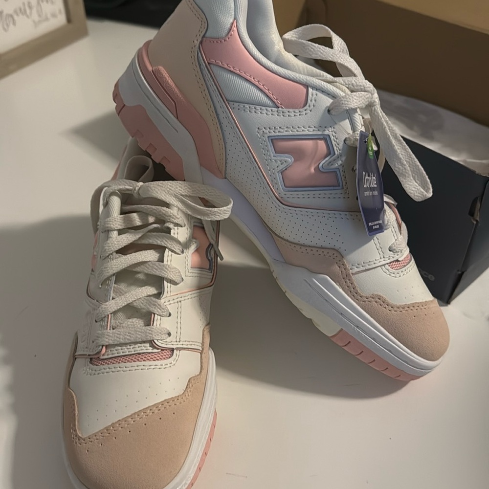 New Balance Women's White and Pink Athletic Sneakers